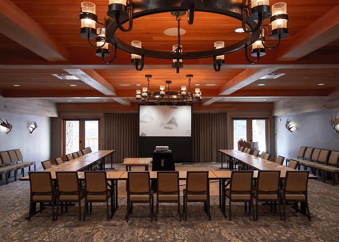 Moose Hotel And Suites